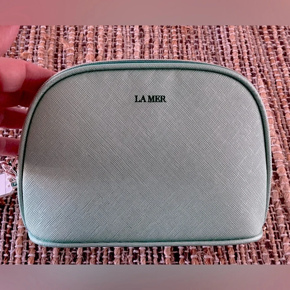 La Mer bundle makeup bag and keychain/ bag charm
